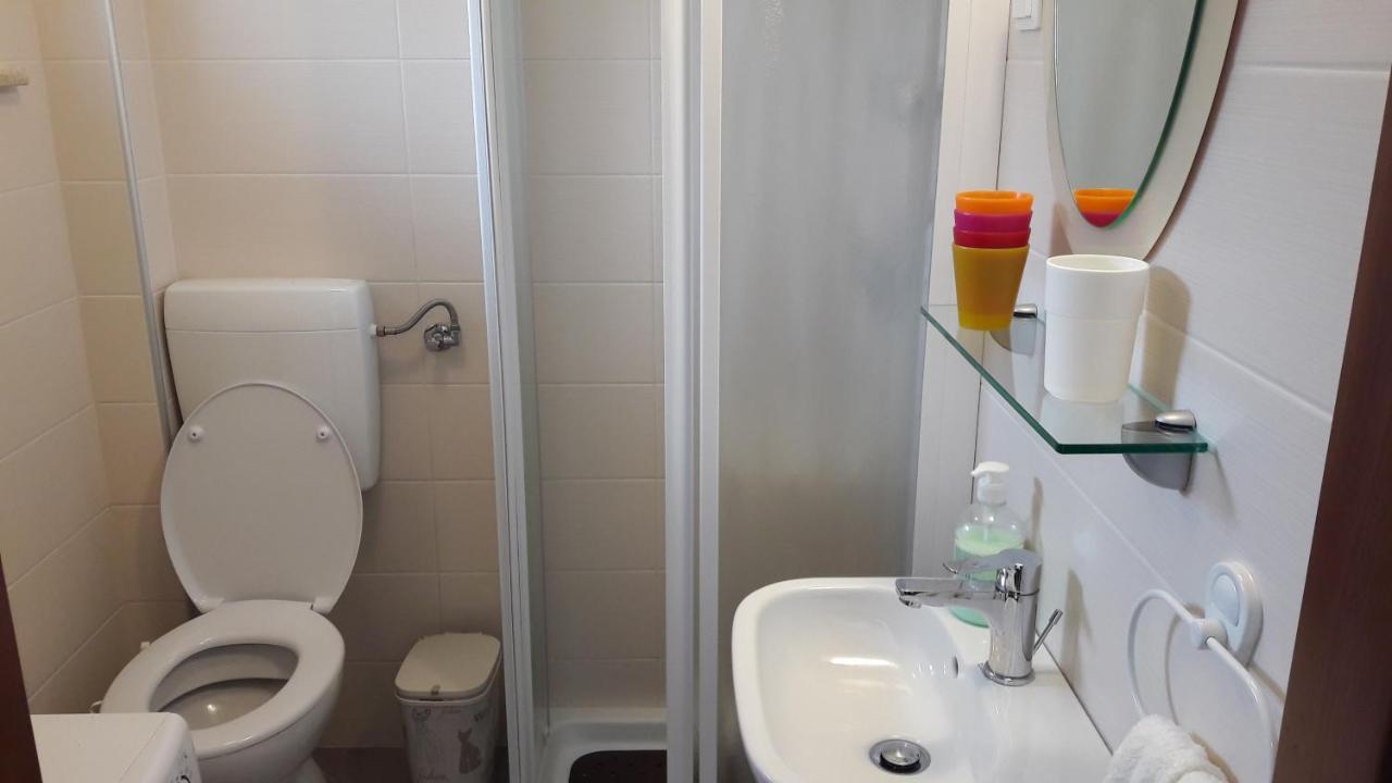 Apartment Nena- Apartman Sa Posebnim Ulazom U Prizemlju, Terasom I Zelenom Okucnicom Rakotule Bagian luar foto