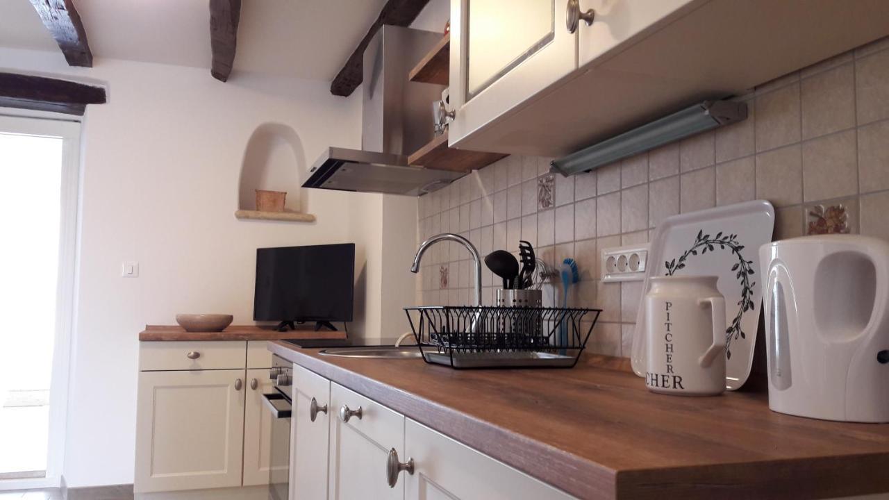 Apartment Nena- Apartman Sa Posebnim Ulazom U Prizemlju, Terasom I Zelenom Okucnicom Rakotule Bagian luar foto