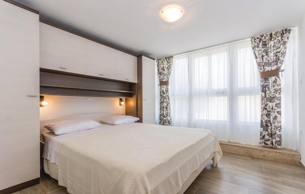 Apartment Nena- Apartman Sa Posebnim Ulazom U Prizemlju, Terasom I Zelenom Okucnicom Rakotule Bagian luar foto