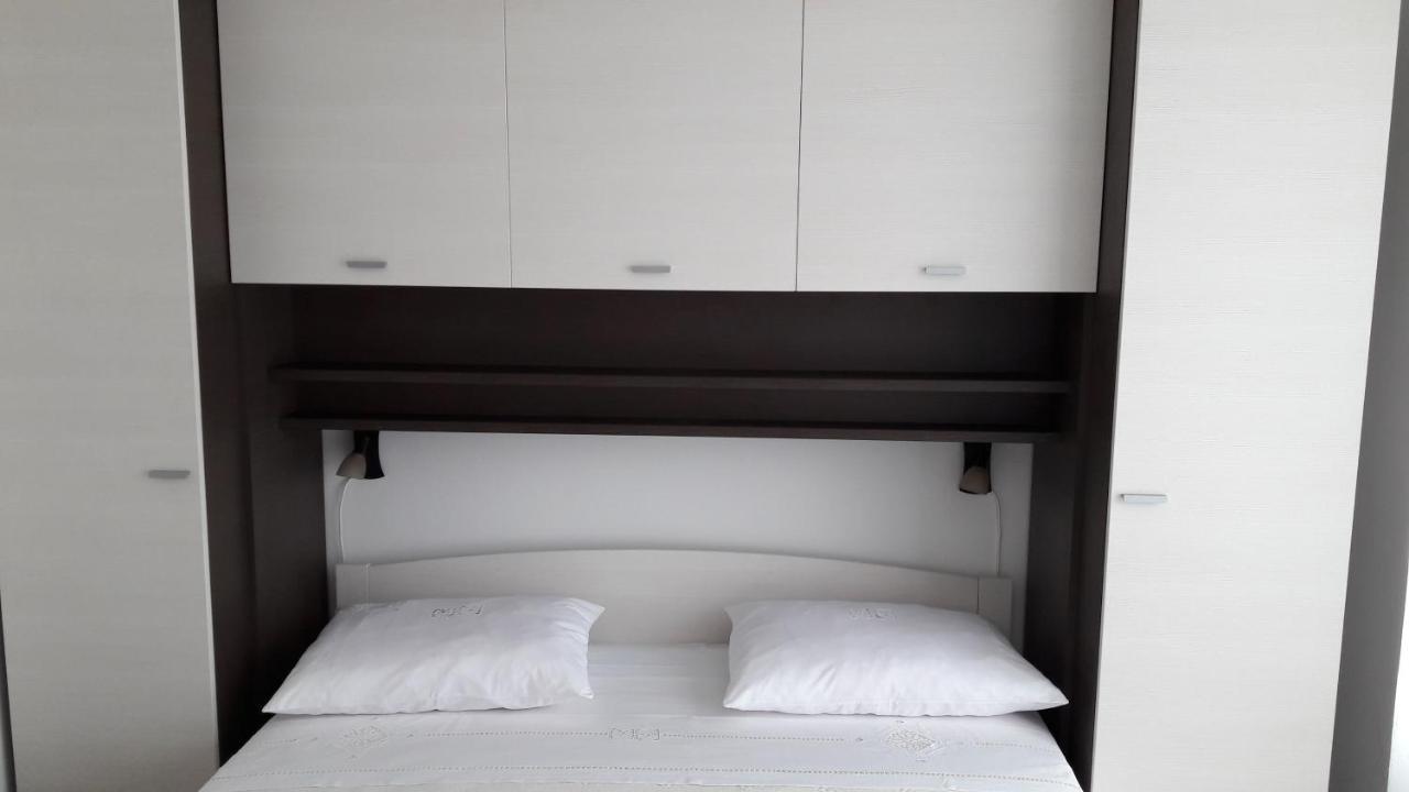 Apartment Nena- Apartman Sa Posebnim Ulazom U Prizemlju, Terasom I Zelenom Okucnicom Rakotule Bagian luar foto