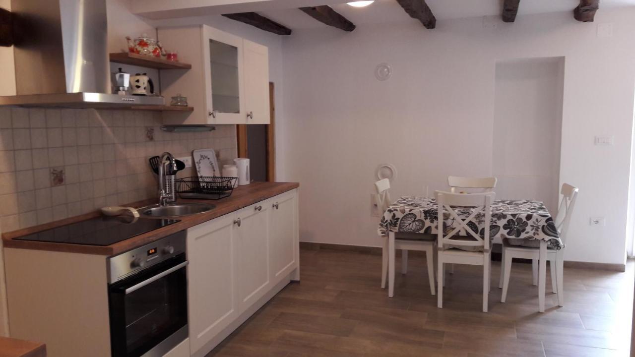 Apartment Nena- Apartman Sa Posebnim Ulazom U Prizemlju, Terasom I Zelenom Okucnicom Rakotule Bagian luar foto
