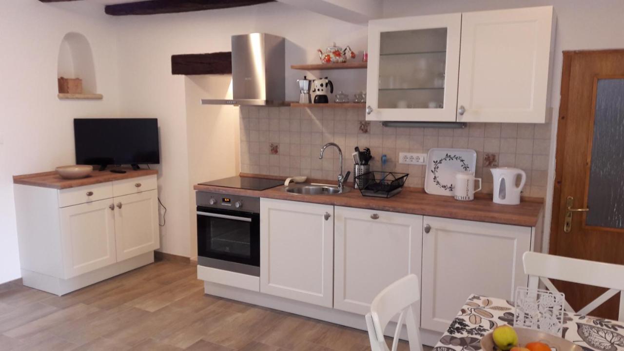 Apartment Nena- Apartman Sa Posebnim Ulazom U Prizemlju, Terasom I Zelenom Okucnicom Rakotule Bagian luar foto